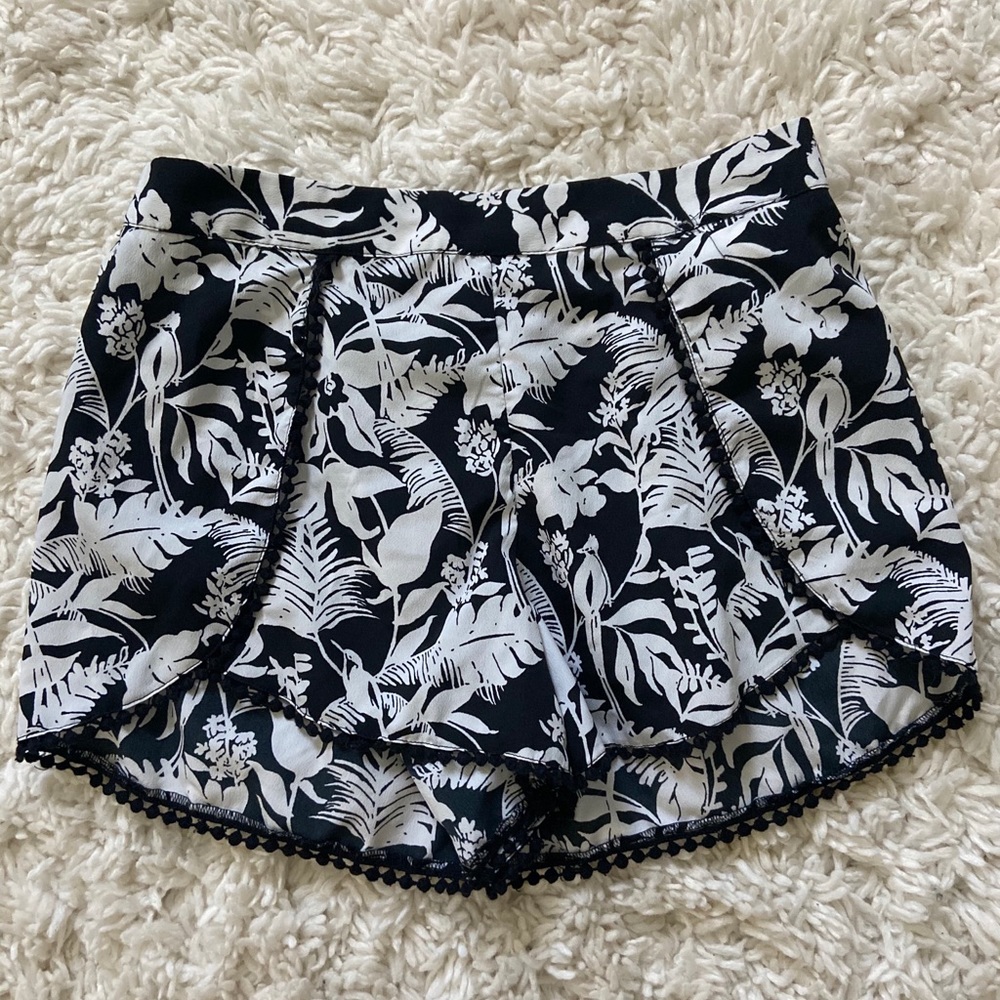 Jessica Simpson Flowy Shorts